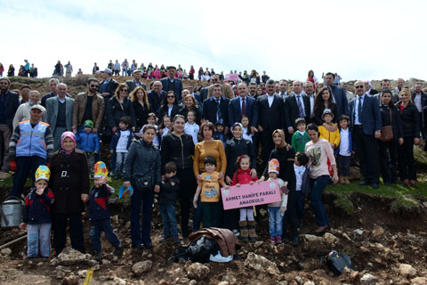 Minikler fidanları doğayla buluşturdu