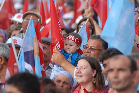 CHP mitinginden kareler…