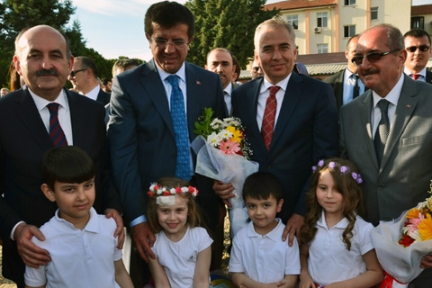Törene geç kalan bakanlara çocuk tepkisi