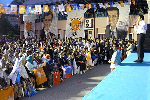 Bakan Zeybekci, Fatih’te miting yaptı