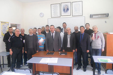Hükümlülere Kur’an-ı Kerim hediye edildi