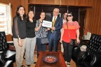 Oğuz’a Braille alfebesiyle yazılmış tabela