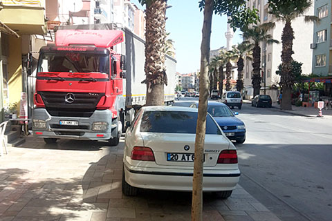Yaya kaldırımına park etmede son nokta