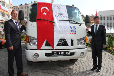 Merkezefendi’den Tavas’a çöp kamyonu