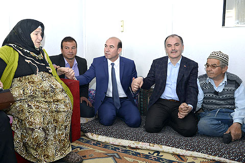 Yaşlılarla el ele verildi