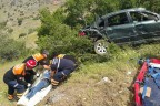 Otomobil uçuruma yuvarlandı: 2 ölü