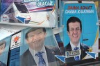Ak Parti’nin Türk bayrağı rozetli afişlerine kaldırma kararı
