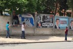 Denizli Polisi MHP ilanlarını söktü ama Seçim Kurulu “Yetkiniz yok” dedi