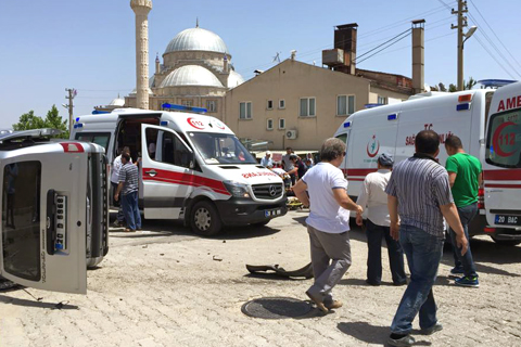 Minibüs-kamyonet çarpıştı: 4 yaralı