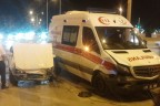 Ambulansla otomobil çarpıştı