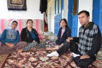 3 kardeş bir tekerlekli sandalye istiyor