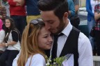 Okul kapısında evlenme teklifi