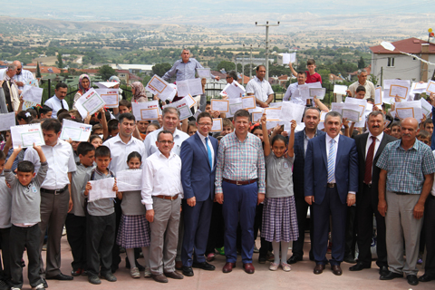 Subaşıoğlu’ndan miniklere çifte karne hediyesi