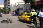 Motosiklet taksiye çarptı: 1 yaralı
