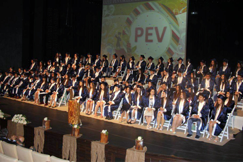 Özel PEV Okulları’nda mezuniyet coşkusu
