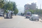 Park halindeki araca çarpan otomobil devrildi