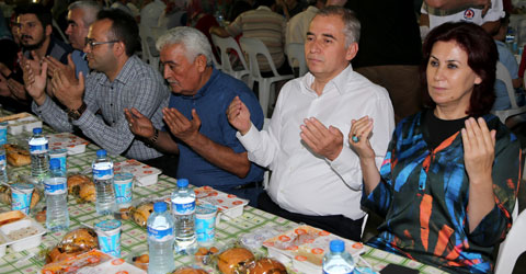 denizli-zolan-evlilik-yildonomu-iftar-sofrasi-ic