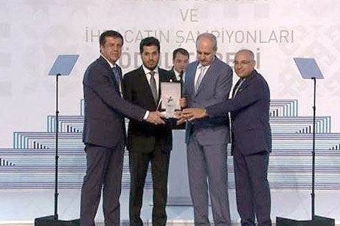 Zeybekci’den Sarraf’a ödül