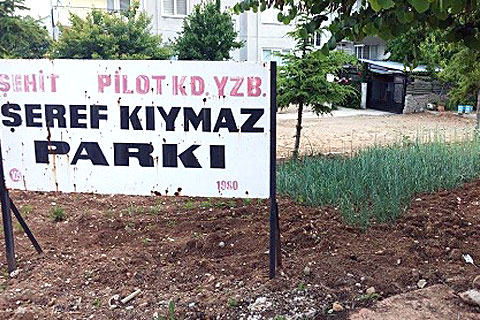 Şehitin adını taşıyan parka soğan ektiler