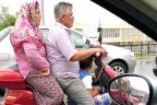 Motosiklet ile tehlikeli yolculuk