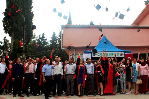 ÇAL METEM ÖĞRENCİLERİ ‘BOŞ DERS’E KLİP ÇEKTİ