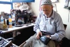 Çal’ın son ayakkabı ustası direniyor
