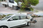 Ağaç ve direk yerle bir