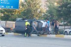 Korkuluklara çarpıp devrildi