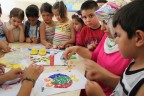 Çocuklar hem öğreniyor, hem eğleniyor