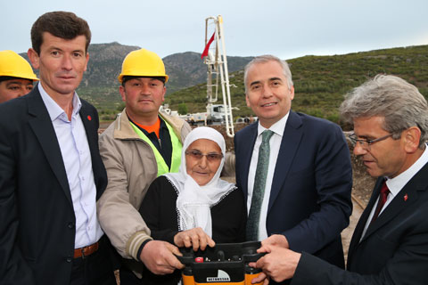 Büyükşehir köprü, menfez, taş duvar yapıyor
