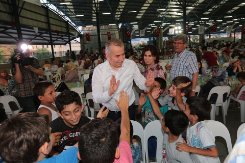 İftar sofrası Mehmet Akif Ersoy Mahallesi’ne taşındı