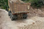 Boş olan okul meydan için yıkıldı