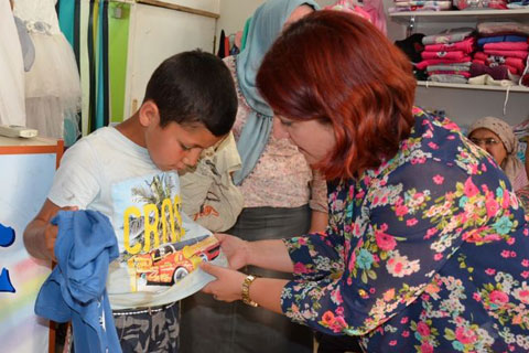 100 çocuğa bayramlık