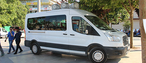 denizli-de-megafon-yerine-ses-sistemli-minibus-i