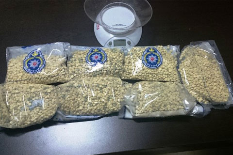 Polisten uyuşturucu hap operasyonu