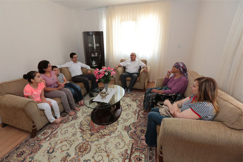 Evleri yanan Uzun Ailesi’ne yardım eli uzandı