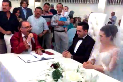 Nikah memuru baba kızının nikahını kıydı