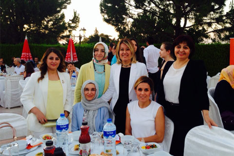 Bu iftarda kadın yönetici, işçi, patron, memur bir arada