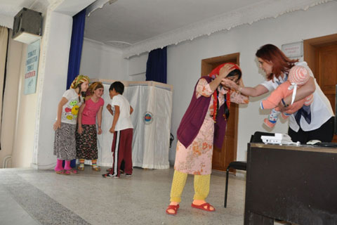 Hem yazdılar hem oynadılar