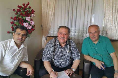Onlar da bahçesini bağışladı