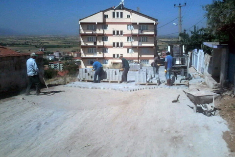 Tavas’ta yollar yollar parkeyle kaplanıyor