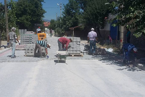 Yollar kilit parke taşıyla kaplanıyor