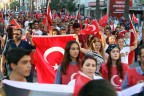 Bayrağını alan geldi