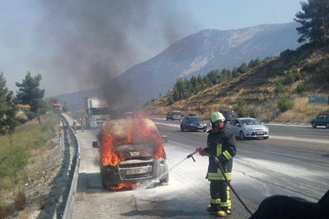 Cankurtaran’da otomobil yandı