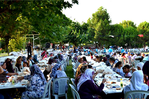 Buldan’da şehitler için mevlid-i şerifli yemek