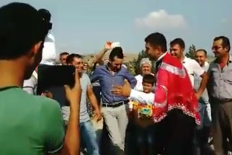 Damat gelini bıraktı kamyon arkası yazılarla atıştı