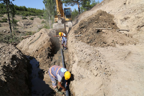 40 yıllık içme suyu hattı yenilendi