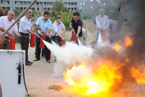 İTFAİYEDEN SAĞLIK PERSONELİNE YANGIN EĞİTİMİ