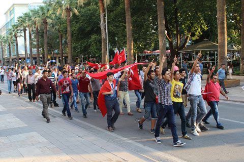 ŞEHİT YÜRÜYÜŞÜNE GURBETÇİ VE YAŞLI DESTEĞİ