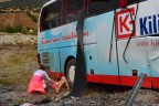 Yaralı halde olay yerini görüntüledi